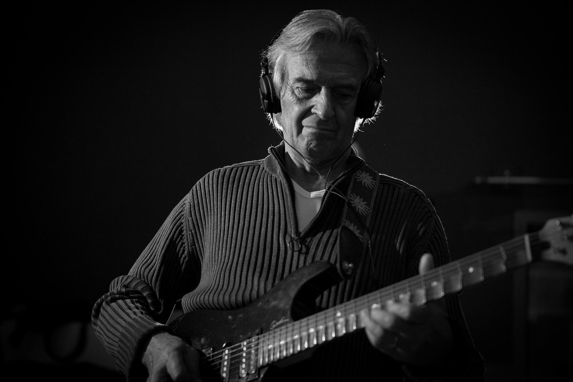 John mclaughlin. Джон Маклафлин. Маклафлин гитарист. John MCLAUGHLIN фото. John MCLAUGHLIN album.